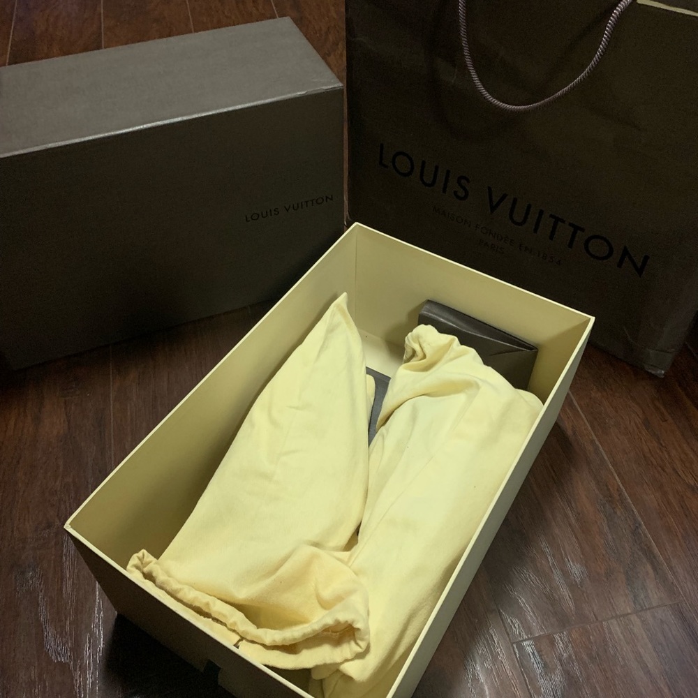 Louis Vuitton women’s Sneakers - Picture 8 of 8